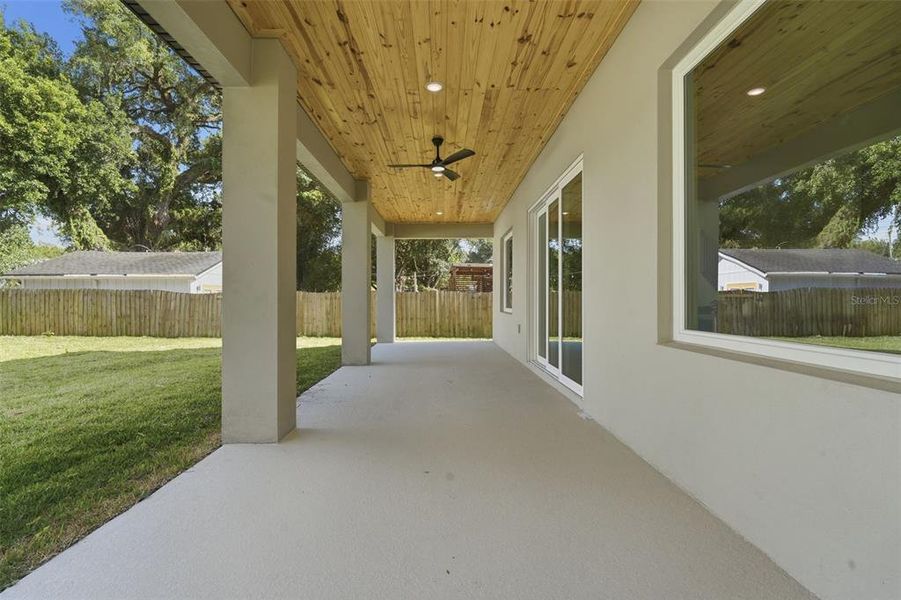 Exterior details and patio area of a home in , Orlando (Image 4).