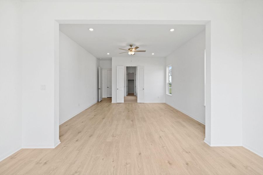 Spacious, unfurnished interior of a new home in , Leander (Image 28).