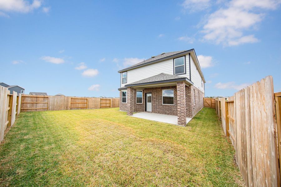 Exterior details and patio area of a home in River Ranch, Dayton (Image 3).