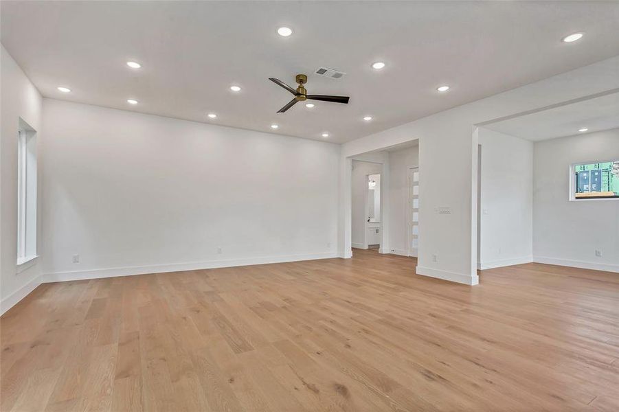 Unfurnished room with light hardwood / wood-style flooring and ceiling fan