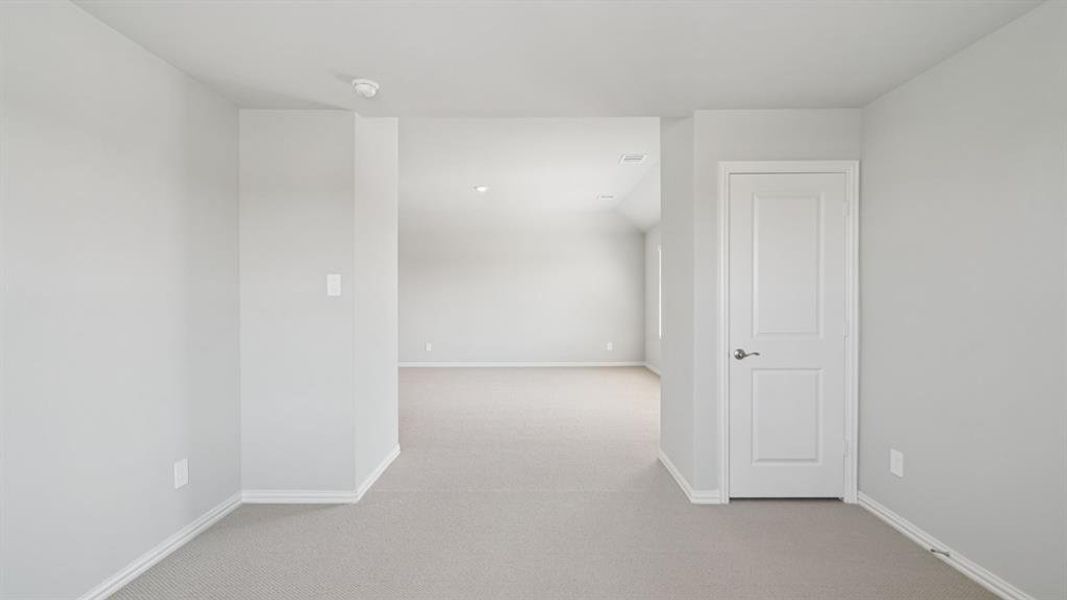 Spacious, unfurnished interior of a new home in Windmore, Princeton (Image 19).