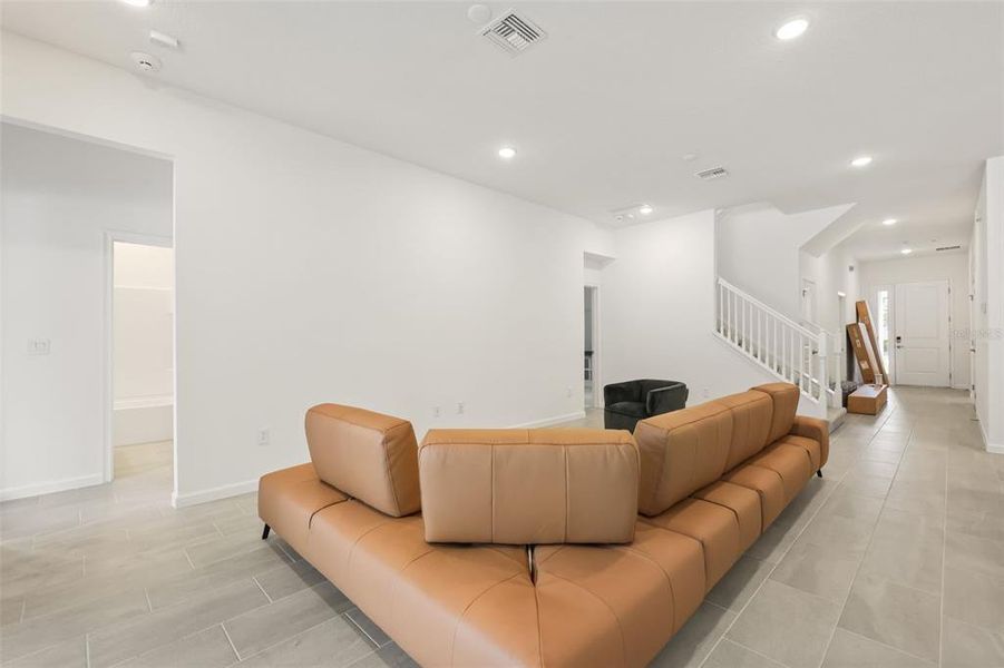 Furnished interior view inside a new home in , Orlando (Image 11).