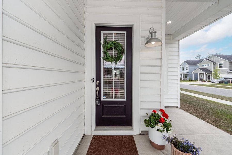 Exterior details and patio area of a home in , Summerville (Image 4).