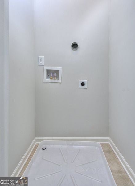 Spacious, unfurnished interior of a new home in Morning Creek Forest, Atlanta (Image 23).