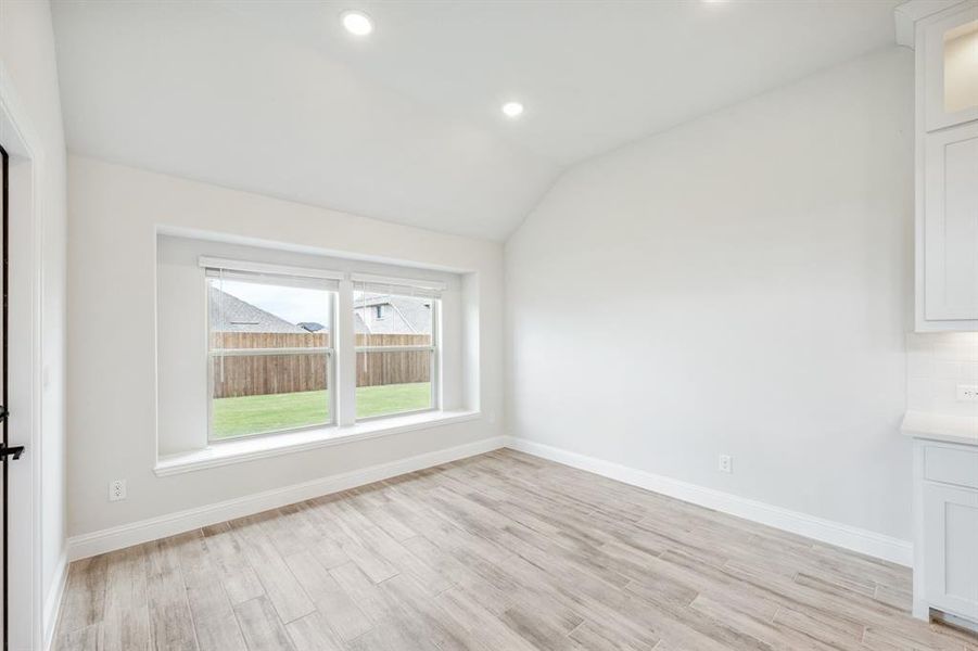 Spacious, unfurnished interior of a new home in Sonoma Verde, Rockwall (Image 36).