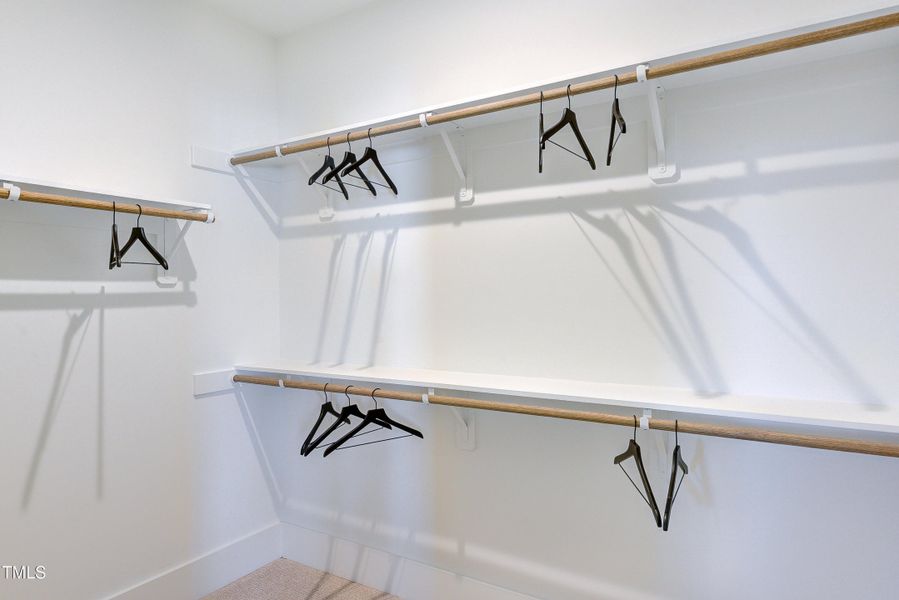 PJD5-0048-00_Horizon_Primary closet 2