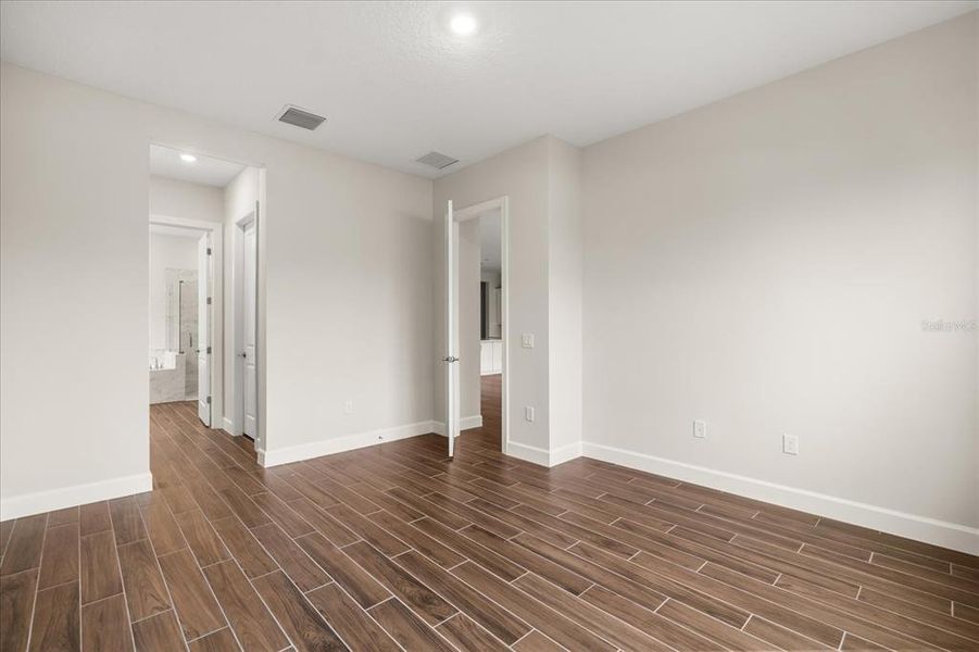 Spacious, unfurnished interior of a new home in , Kissimmee (Image 18).