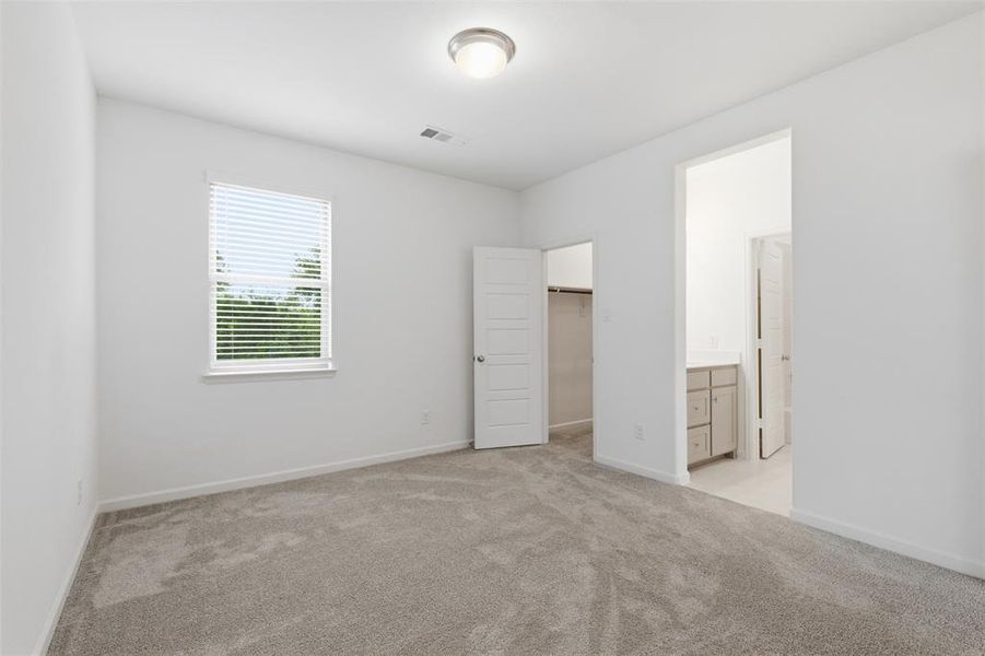 Spacious, unfurnished interior of a new home in Prairie Oaks, Oak Point (Image 19). Spacious, unfurnished interior of a new home in Prairie Oaks, Oak Point (Image 19).