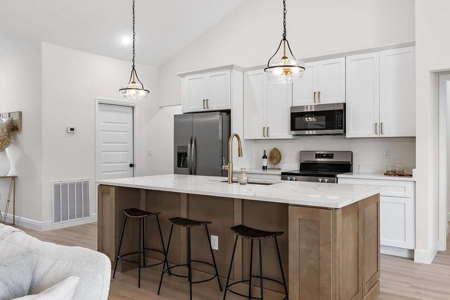 8846-97th-Ct-HigMedia-018-1280