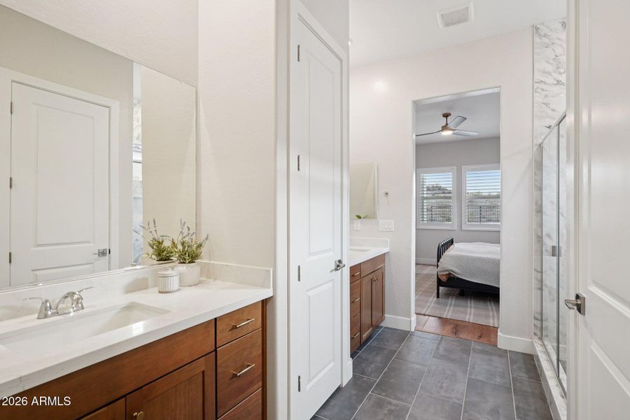 36-web-or-mls-W Roanoke Ave-S2901-036