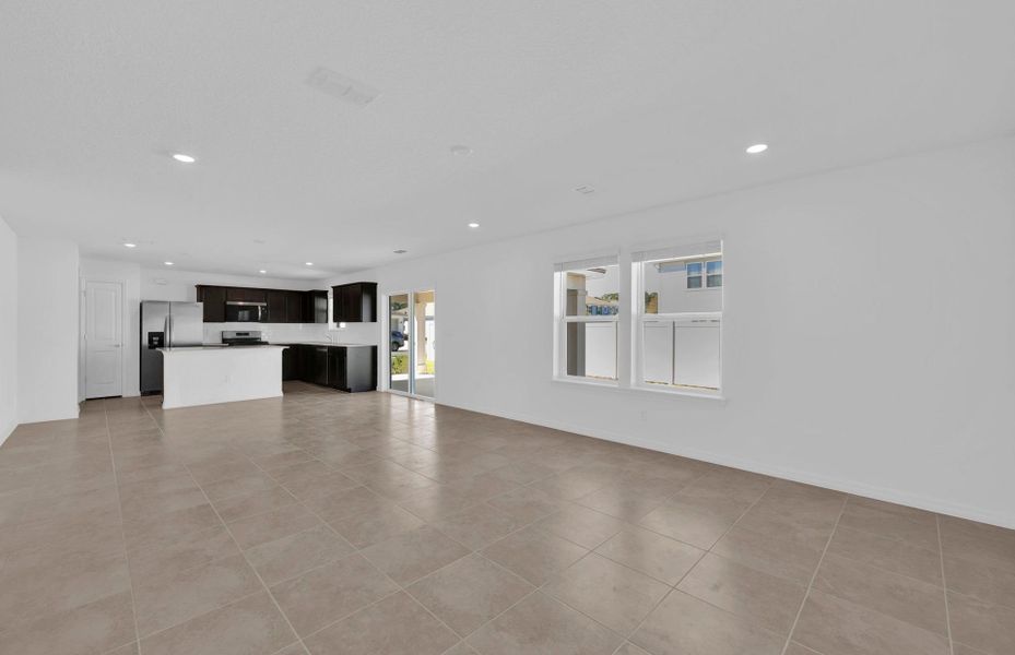 Spacious, unfurnished interior of a new home in Wells Landing, Jacksonville (Image 18).