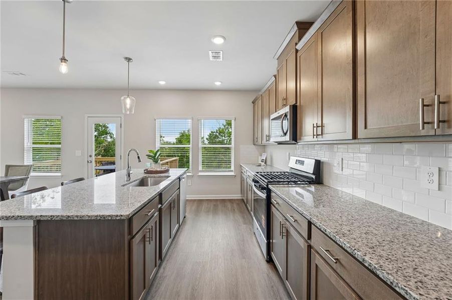 Furnished interior view inside a new home in Ivey Township, Dallas (Image 16).