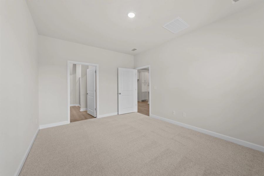 Spacious, unfurnished interior of a new home in Blue Heron Retreat, Little River (Image 20).