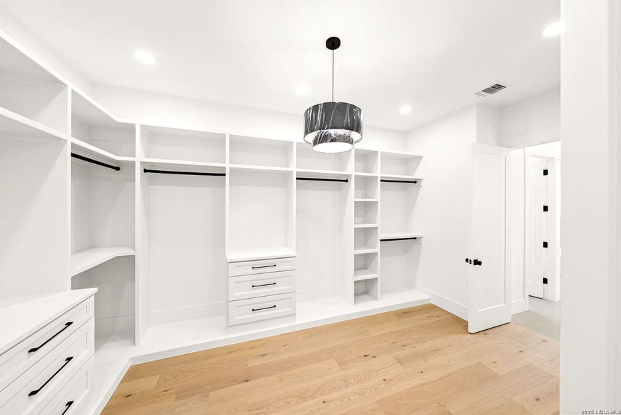 Image 47 of a home in .