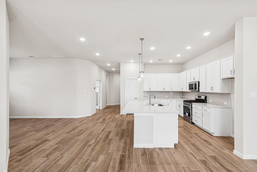 Spacious, unfurnished interior of a new home in Jordan Ranch 45' Homesites, Fulshear (Image 19). Spacious, unfurnished interior of a new home in Jordan Ranch 45' Homesites, Fulshear (Image 19).