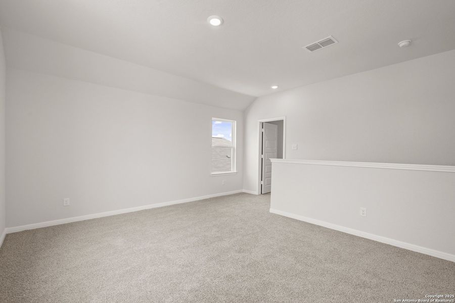 Spacious, unfurnished interior of a new home in Cinco Lakes, San Antonio (Image 16). Spacious, unfurnished interior of a new home in Cinco Lakes, San Antonio (Image 16).