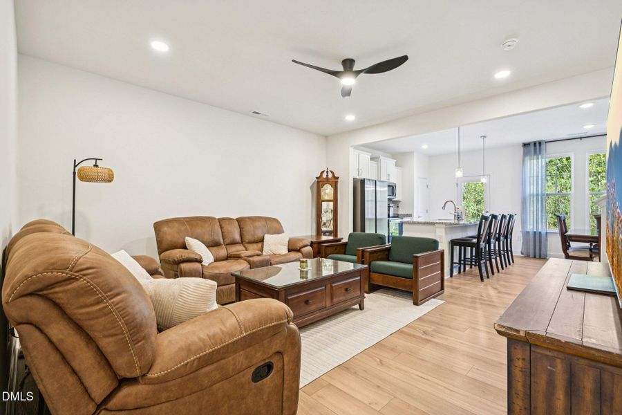 6-web-or-mls-Honeydew Way-S0710-006