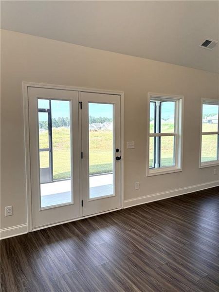 Spacious, unfurnished interior of a new home in Heritage Pointe at The Georgian, Villa Rica (Image 17).