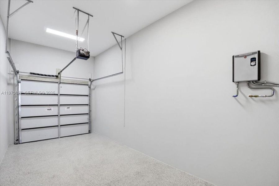 Spacious, unfurnished interior of a new home in , Hollywood (Image 15). Spacious, unfurnished interior of a new home in , Hollywood (Image 15).