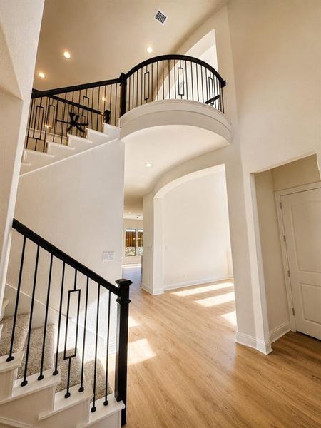 Knollwood Foyer Dine