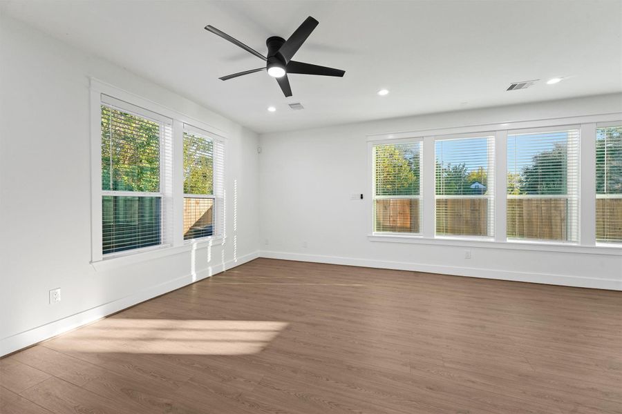 Spacious, unfurnished interior of a new home in , Houston (Image 14).