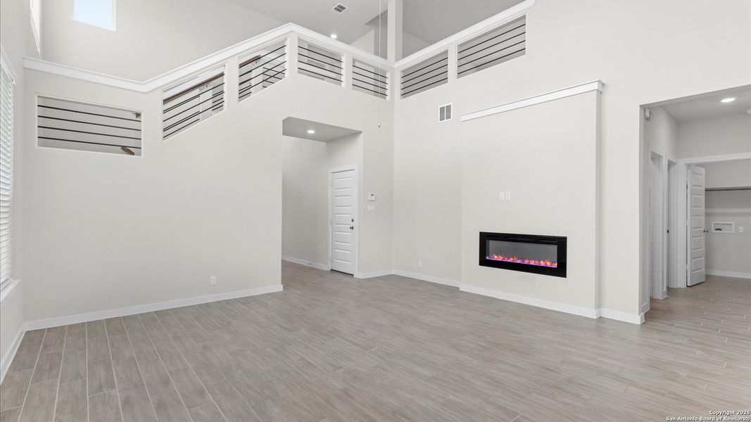 Spacious, unfurnished interior of a new home in Meyer Ranch, New Braunfels (Image 13). Spacious, unfurnished interior of a new home in Meyer Ranch, New Braunfels (Image 13).
