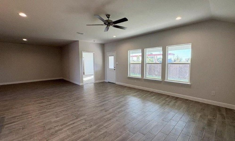Spacious, unfurnished interior of a new home in Sandstone Estates, Granbury (Image 14). Spacious, unfurnished interior of a new home in Sandstone Estates, Granbury (Image 14).