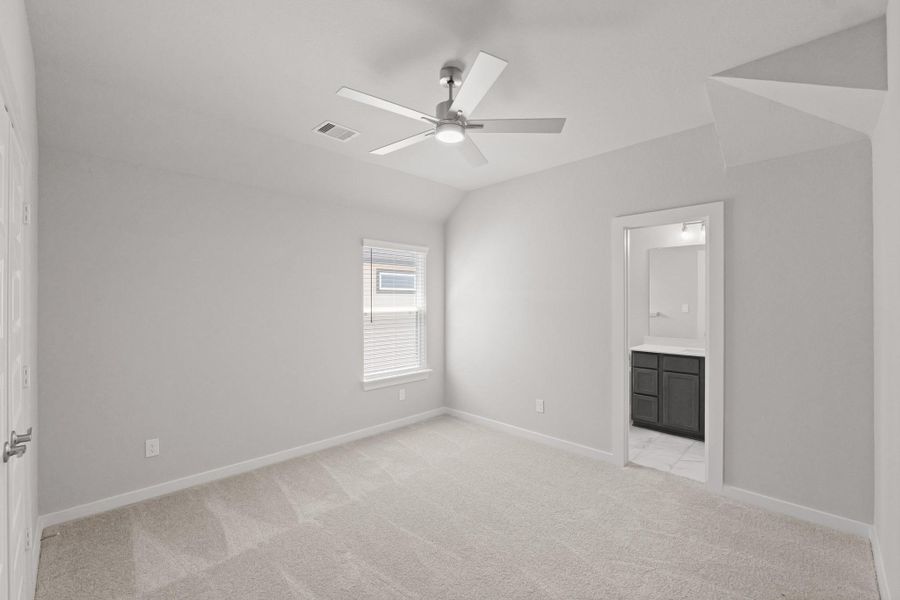 Spacious, unfurnished interior of a new home in Briarwood Crossing, Rosenberg (Image 12).