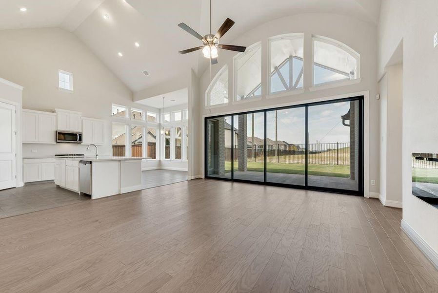 Spacious, unfurnished interior of a new home in Breezy Hill, Rockwall (Image 21).