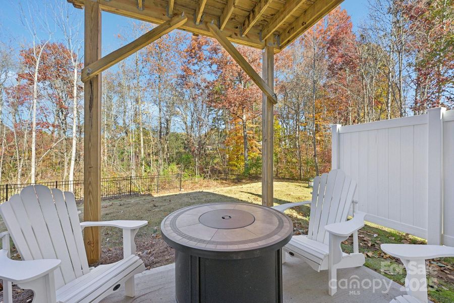 Exterior details and patio area of a home in , Charlotte (Image 4).