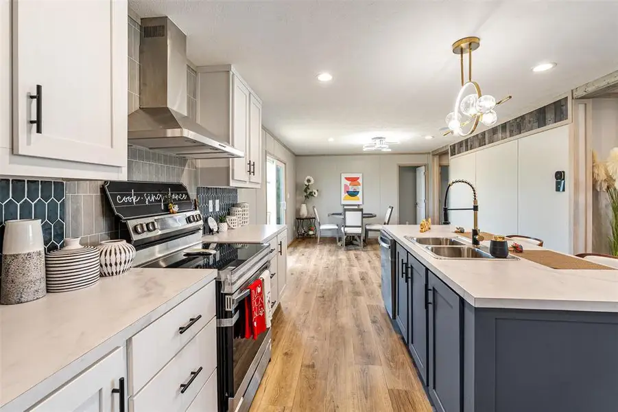 Furnished interior view inside a new home in , Corsicana (Image 6).