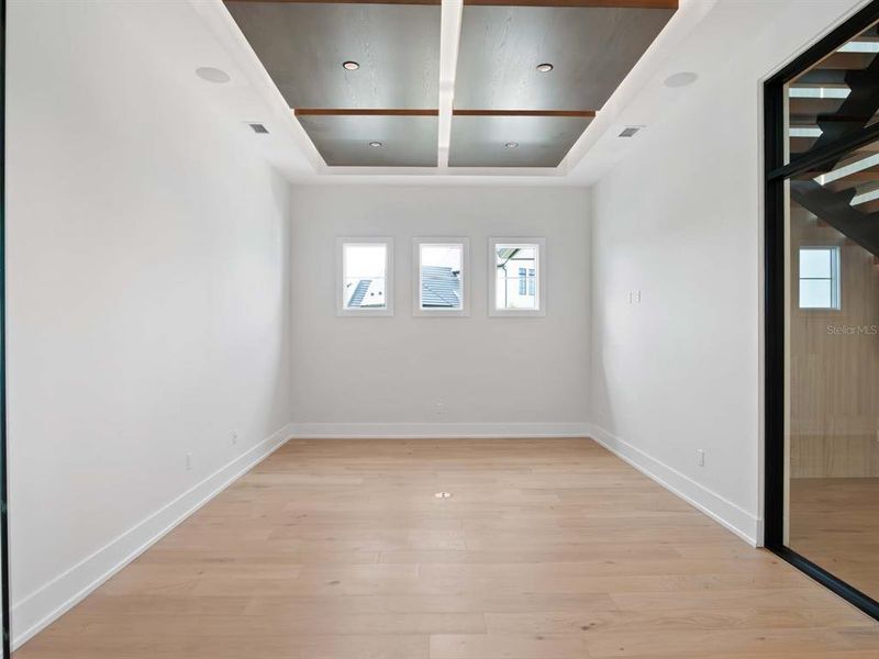 Spacious, unfurnished interior of a new home in , Orlando (Image 22).
