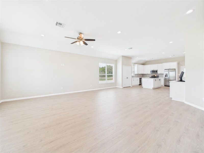 Spacious, unfurnished interior of a new home in , Santa Fe (Image 32). Spacious, unfurnished interior of a new home in , Santa Fe (Image 32).