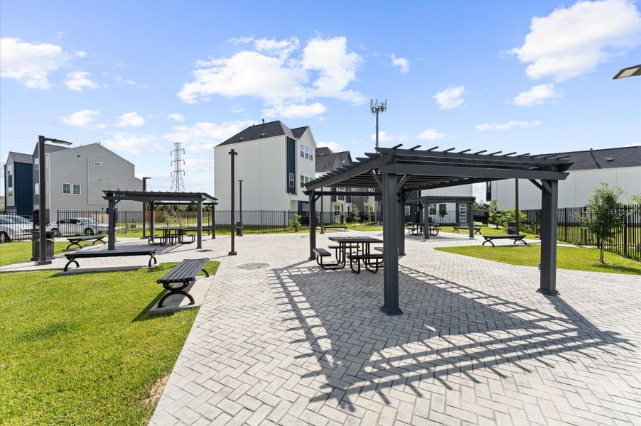 Community amenities in , Houston (Image 31).