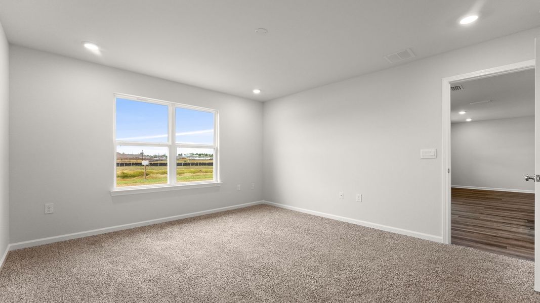 Spacious, unfurnished interior of a new home in Hodges Bayou Plantation, Panama City (Image 25).