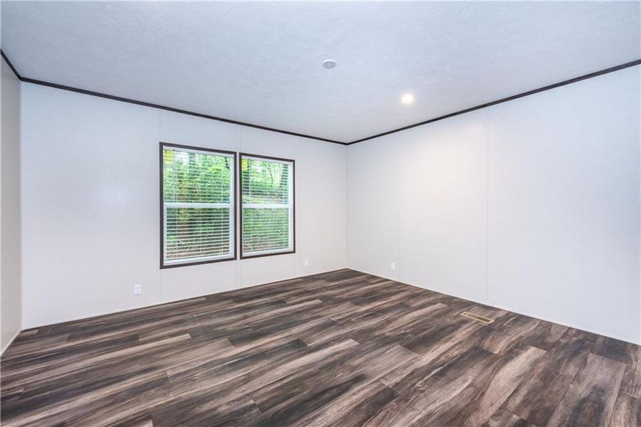 Spacious, unfurnished interior of a new home in , Jasper (Image 19).