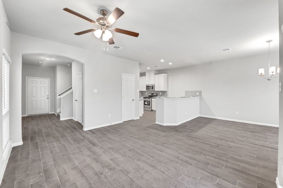 Representative unfurnished interior of a home built from the Floor Plan 1774 by Colina Homes in Rollingbrook Estates, Baytown (Image 16).