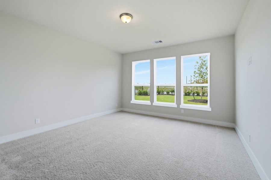 Spacious, unfurnished interior of a new home in Ashland, Angleton (Image 43).