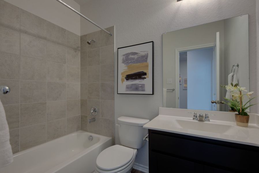 Representative furnished interior of a home built from the Makenzie by Ashton Woods in Hennersby Hollow, San Antonio (Image 13).