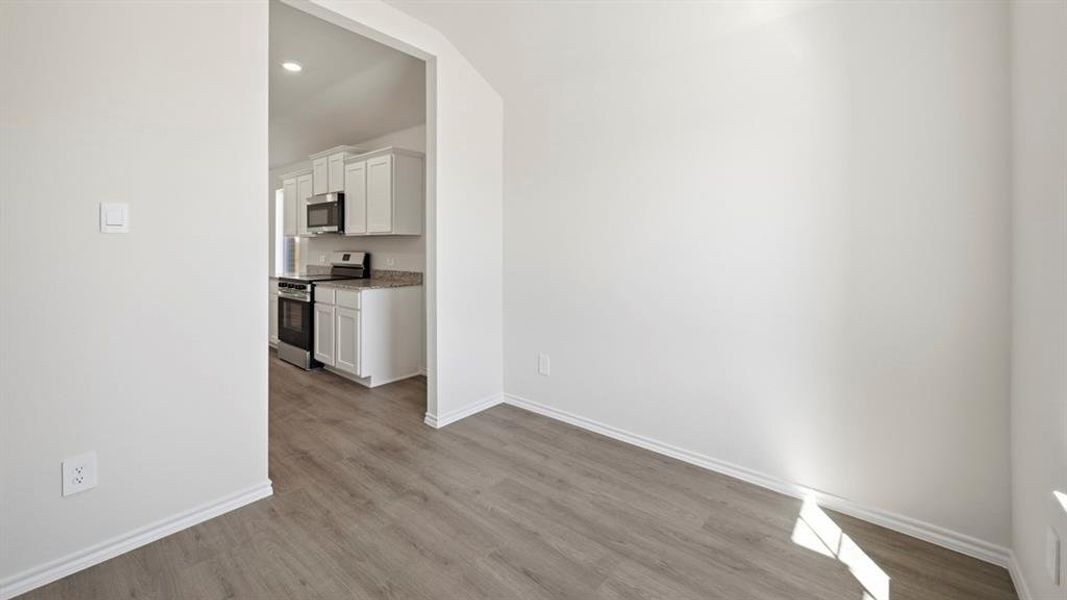 Spacious, unfurnished interior of a new home in Sweetwater Springs, Sherman (Image 34).