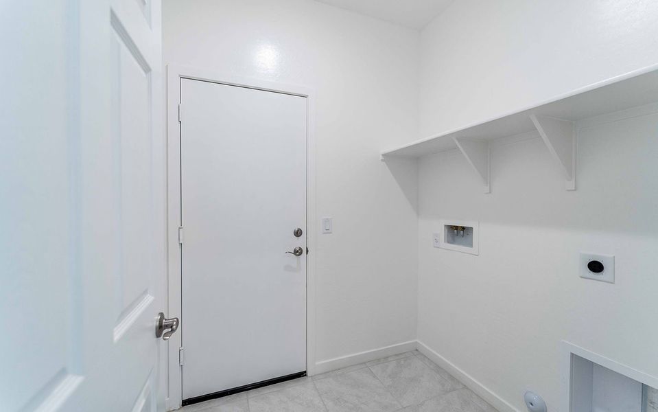 Spacious, unfurnished interior of a new home in Rancho Santa Rosa, Maricopa (Image 21).