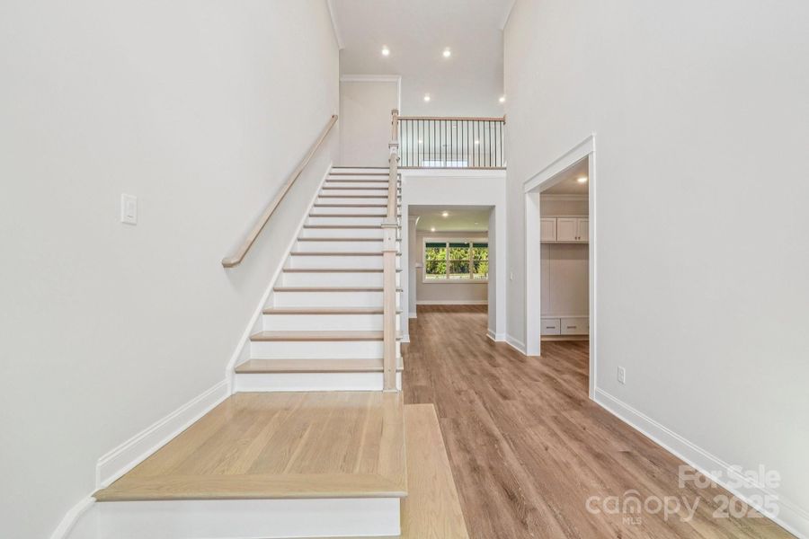 Foyer/Entry Foyer/Entry