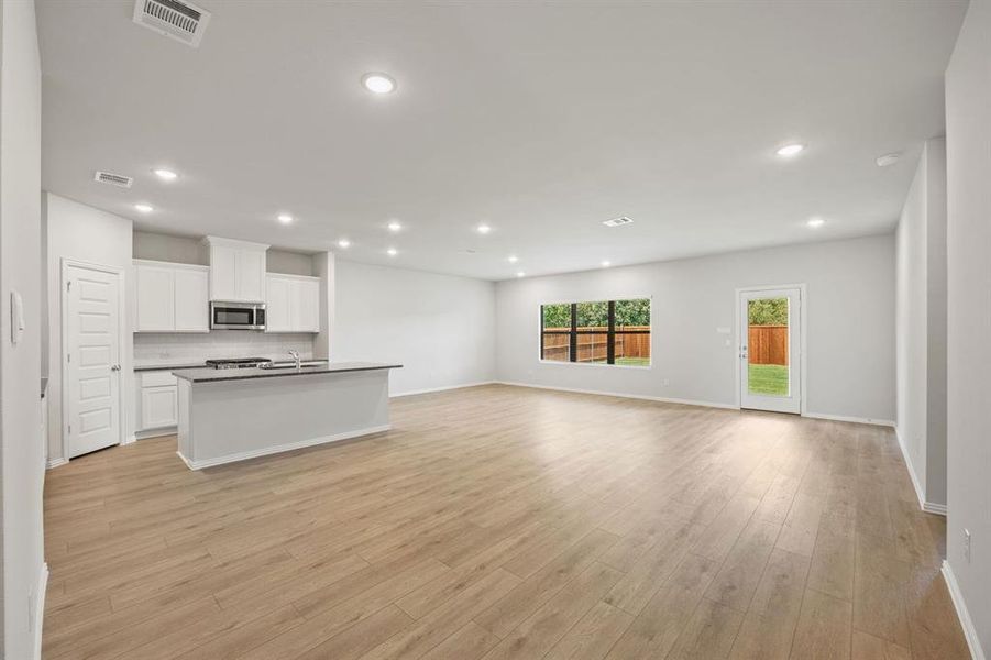 4-web-or-mls-3301-royal-frst-dr