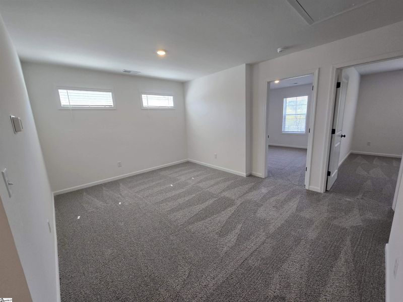 Spacious, unfurnished interior of a new home in Shiloh Trail, Wellford (Image 32).