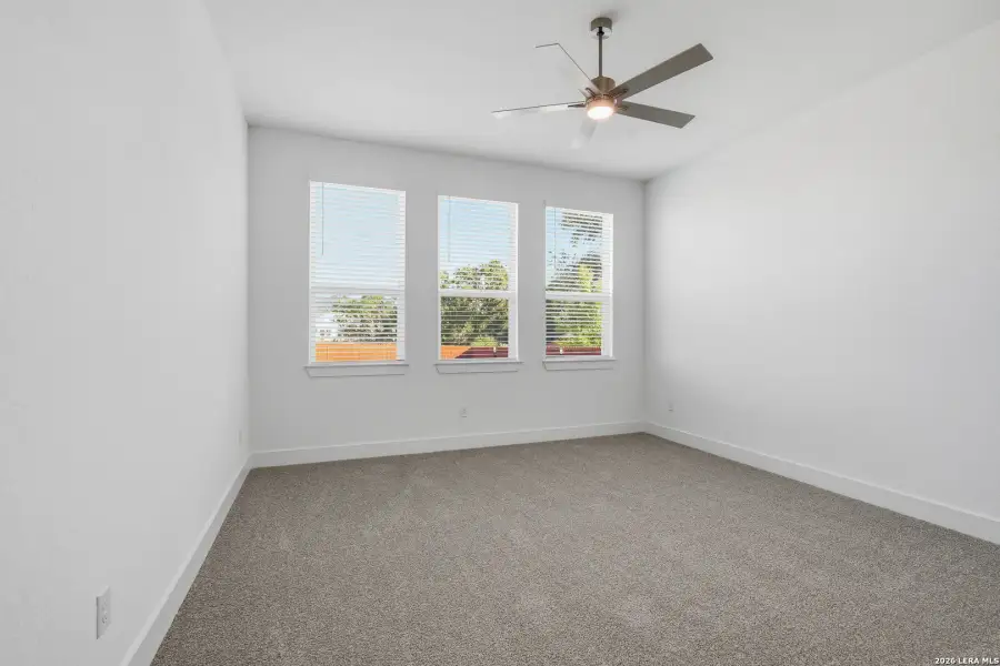 Spacious, unfurnished interior of a new home in Stillwater Ranch, San Antonio (Image 10).