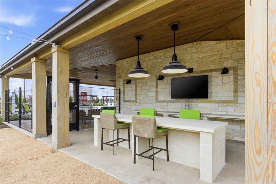 Exterior details and patio area of a home in Flora, Hutto (Image 3).