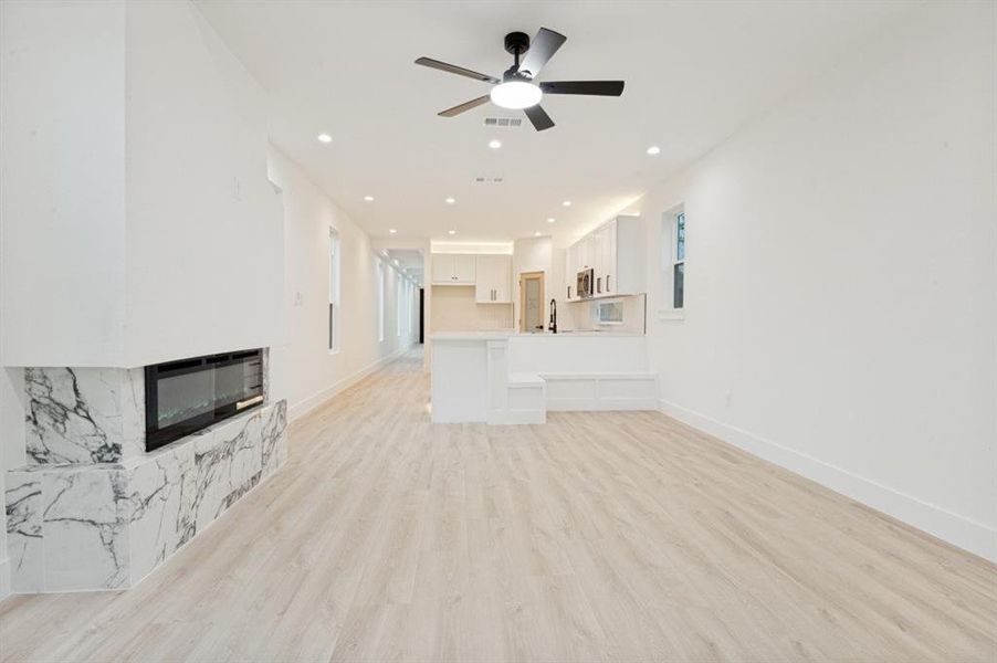 Spacious, unfurnished interior of a new home in , Dallas (Image 10).