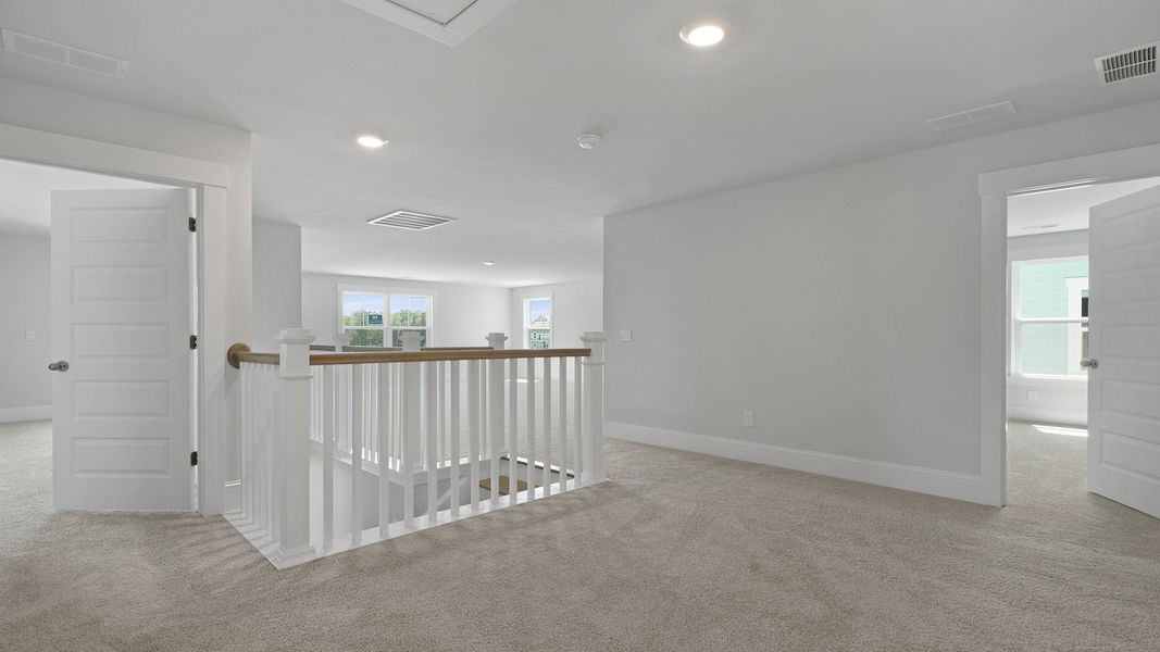Spacious, unfurnished interior of a new home in Livingston Woods, Irmo (Image 31).