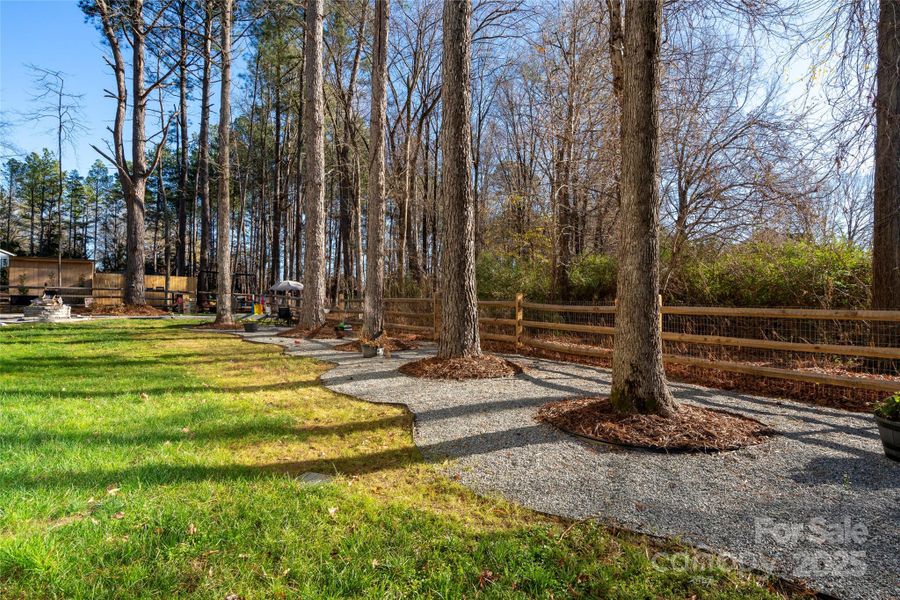 Natural landscape and outdoor views near in Huntersville (Image 34). Natural landscape and outdoor views near in Huntersville (Image 34).