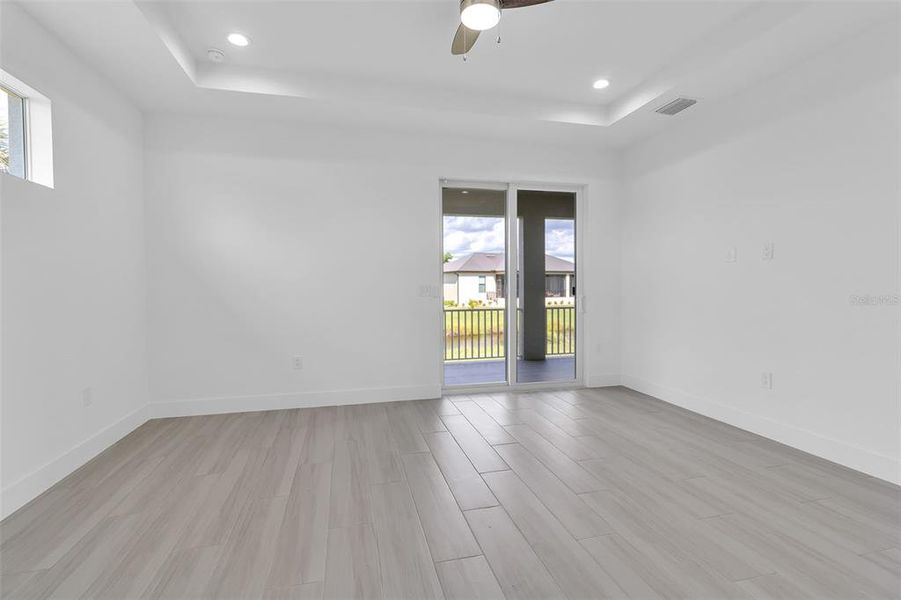 Spacious, unfurnished interior of a new home in , Punta Gorda (Image 38).